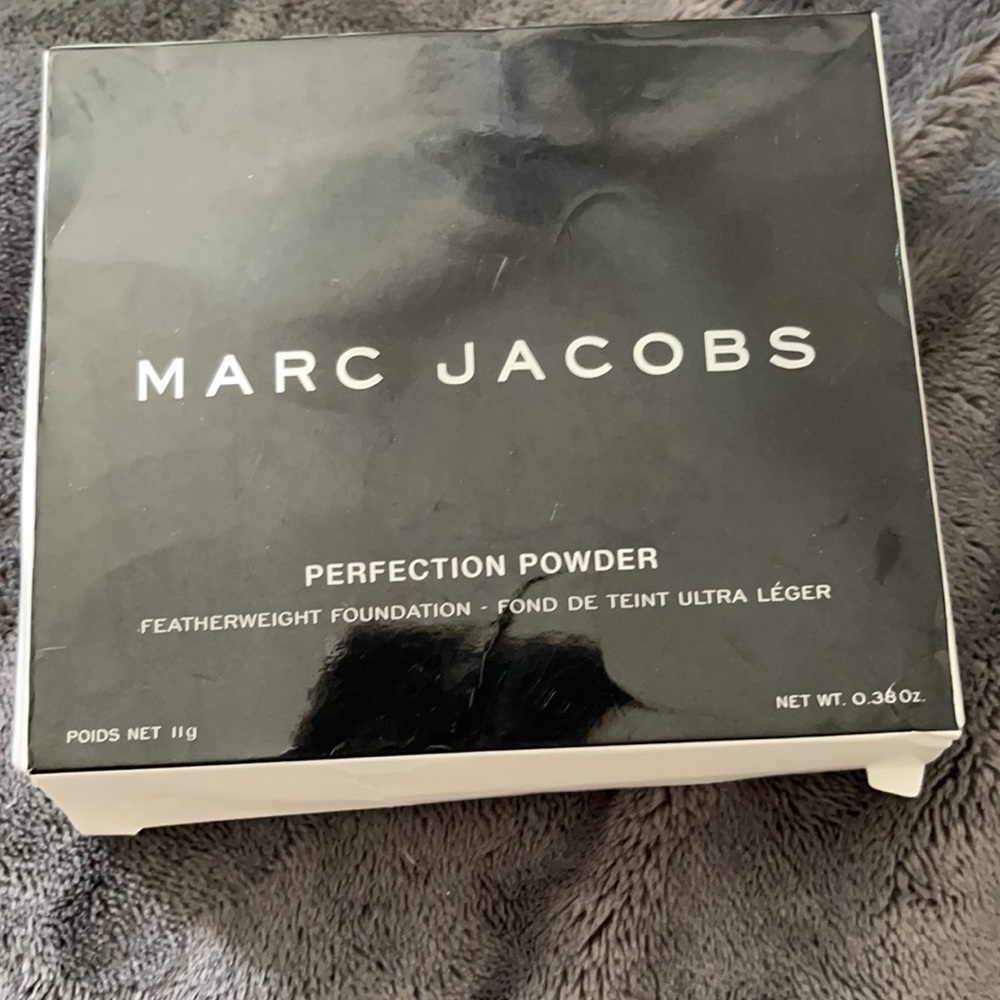 Marc Jacobs Perfection Powder Ivory Bisque (200) - Picture 4 of 5